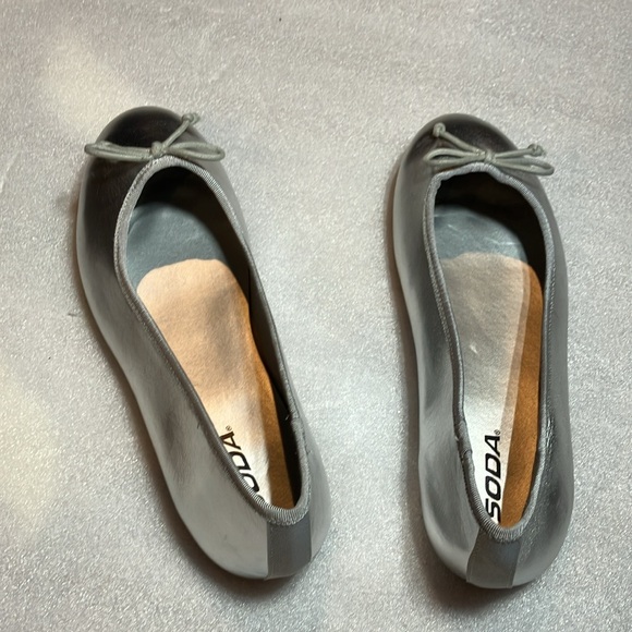 Soft upper silver pu ballerina flats. Size 10. - Picture 2 of 4